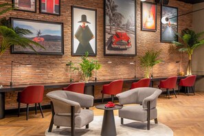 Lobby sitting area - Radisson RED Hotel Izmir Point Bornova (Izmir)