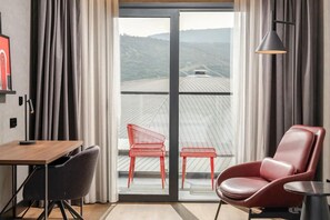 Premium bedding, down comforters, free cribs/infant beds, bed sheets