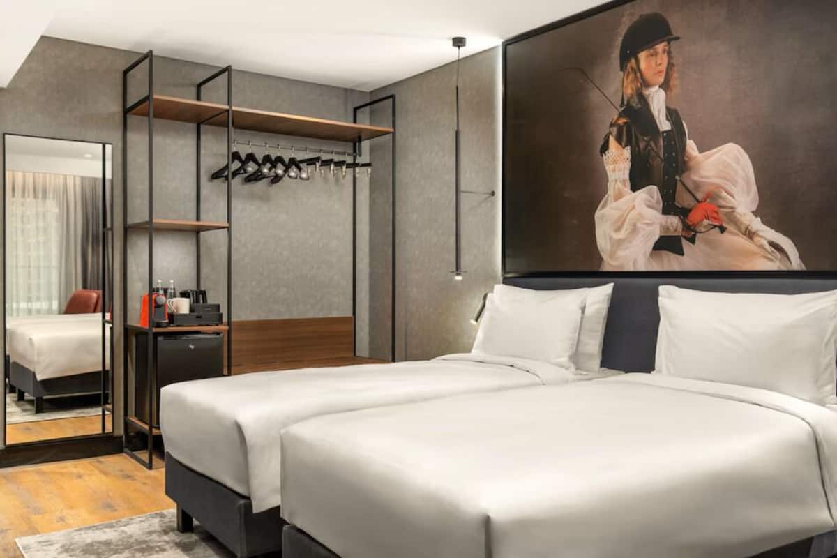 Habitación superior, balcón | Ropa de cama de alta calidad, edredones de plumas, cunas gratuitas