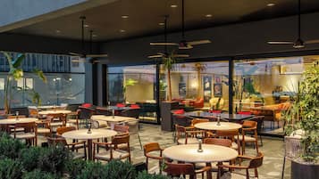 Breakfast, lunch, dinner served; pool views