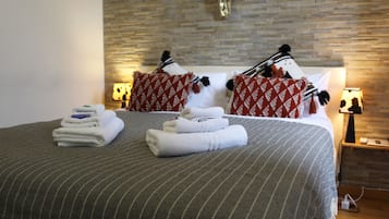 Deluxe Double Room, Courtyard View | Free WiFi, wheelchair access