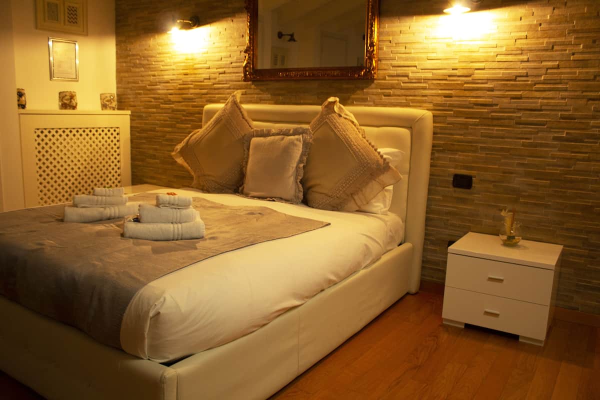 Luxury Suite, City View | WiFi (free)
