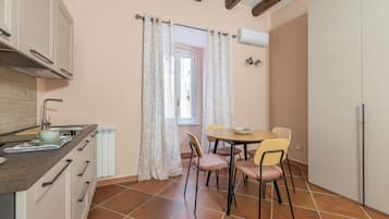 Basic Apartment, Multiple Beds, Private Bathroom | Iron/ironing board, free WiFi