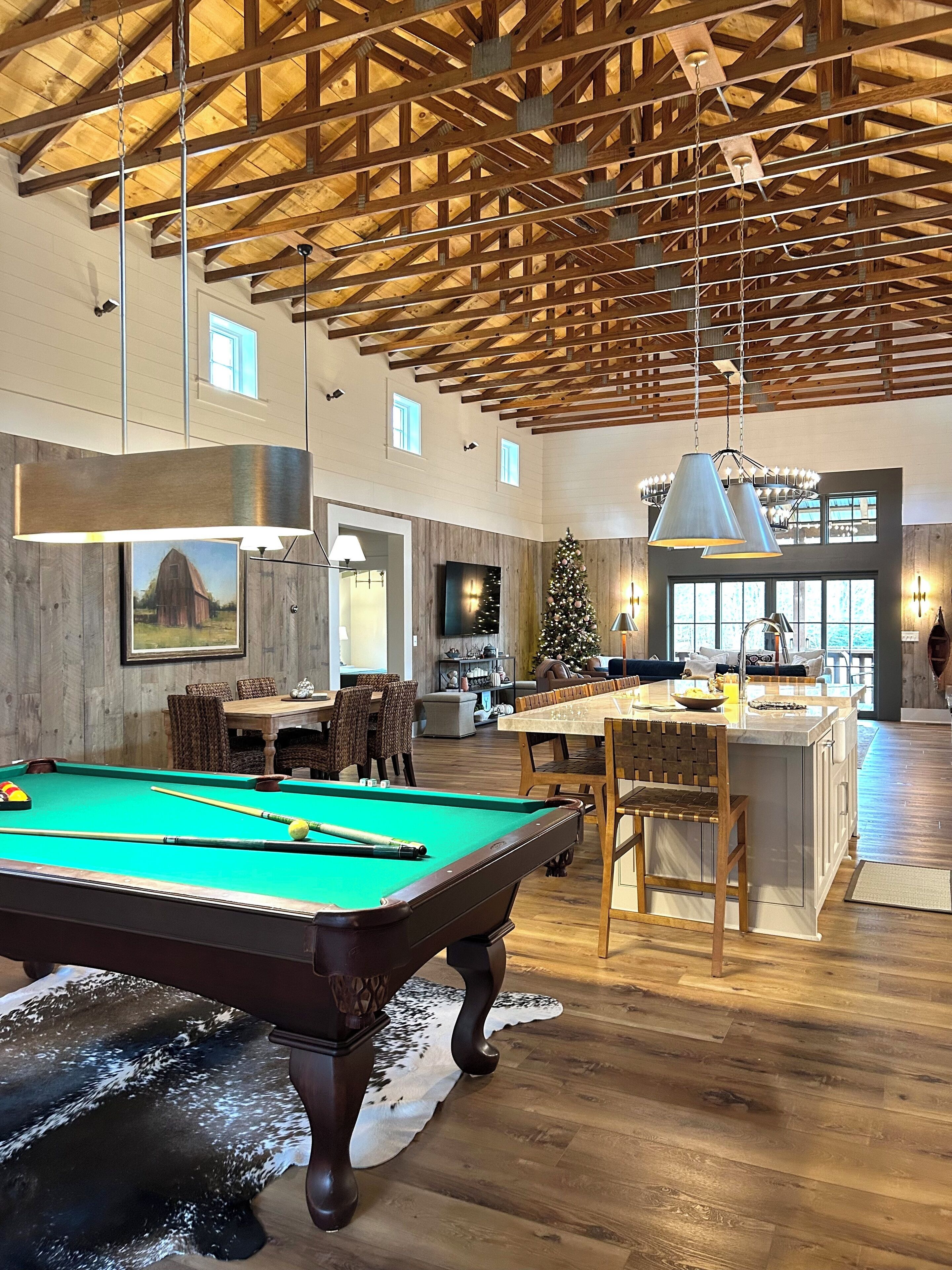 Luxury Barn Retreat, Mountain Views And Creekside Calm - Chatsworth, GA