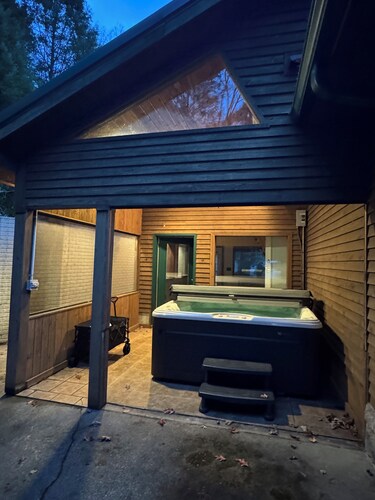 Walk to Summersville Lake! 5BR Cabin - Awesome Game Room - Sleeps 16