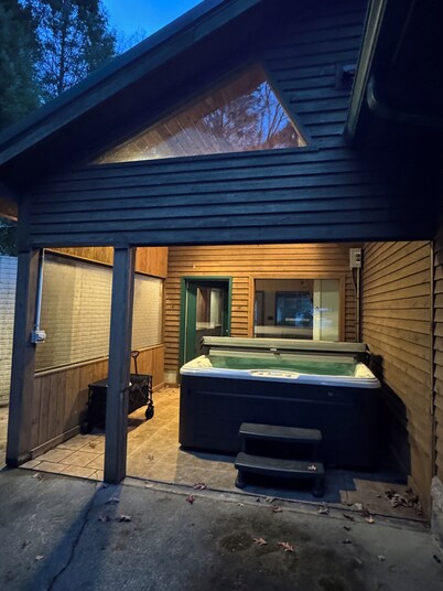 Walk to Summersville Lake! 5BR Cabin - Awesome Game Room - Sleeps 16