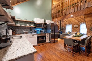 Mikroaaltouuni, uuni, liesi, astianpesukone