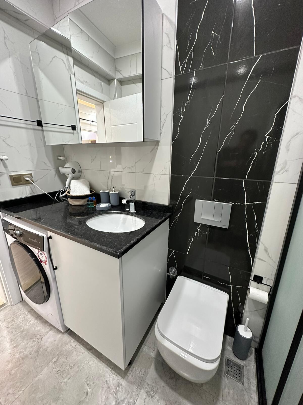 Habitación familiar con 1 cama doble o 2 individuales | Baño | Toallas