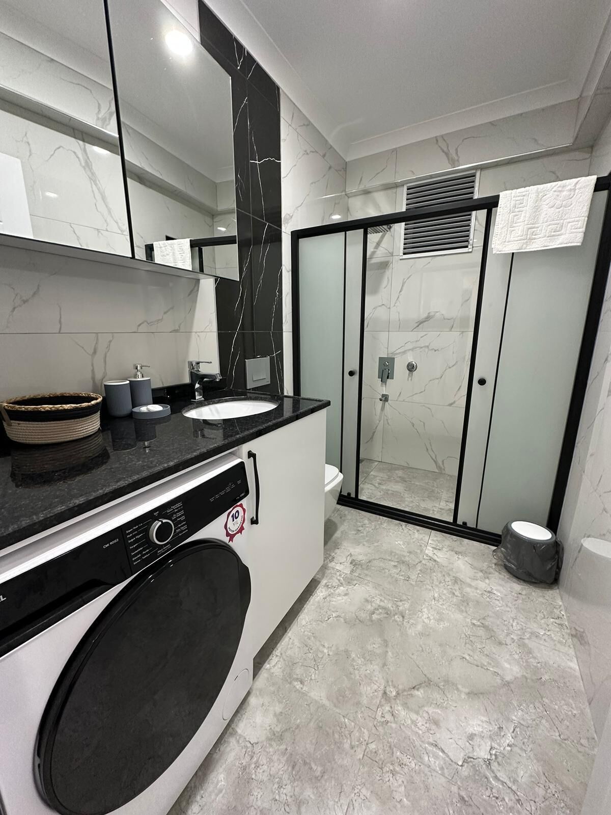 Familien-Doppel- oder -Zweibettzimmer | Badezimmer | Handtücher