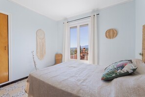 2 Schlafzimmer, Schreibtisch, Bügeleisen/Bügelbrett, WLAN