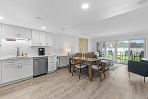 Condo, varias camas (Surfside 219) | Interior