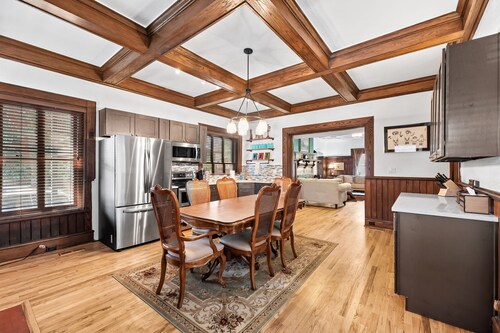 Cap Hill 2BR • Character, Privacy & Garage Parking