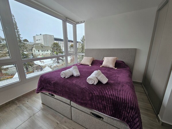 Family Studio (Canto de aguila) | View from room - Torre O`Connor by InoutStays (San Carlos de Bariloche)