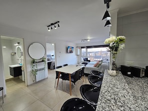 Apartment (Amanecer sereno) | Living area - Torre O`Connor by InoutStays (San Carlos de Bariloche)