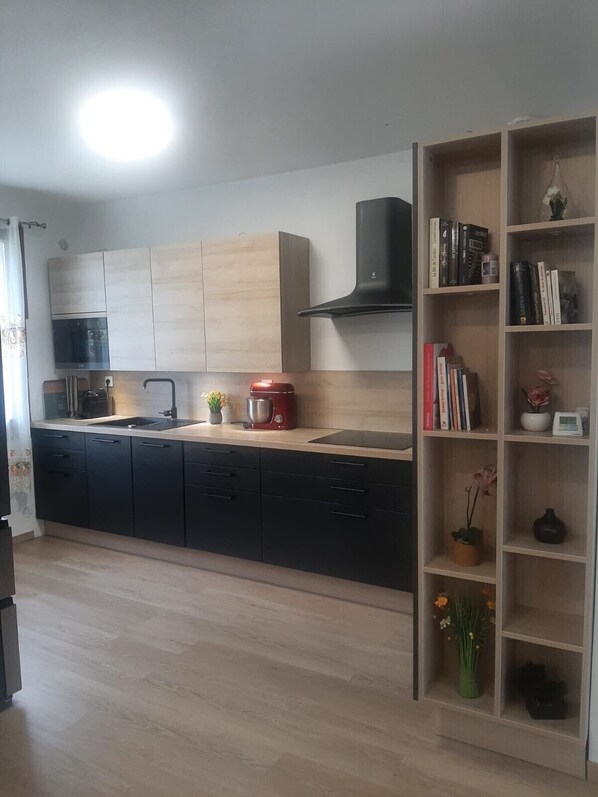 Fridge, microwave, oven, stovetop