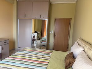 1 chambre, chambres insonorisées, fer et planche à repasser