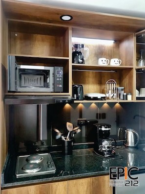 商務套房 | 私人廚房 | 電熱水壺、烤麵包機