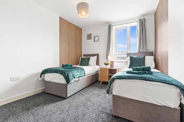 2 bedrooms, iron/ironing board, internet, bed sheets