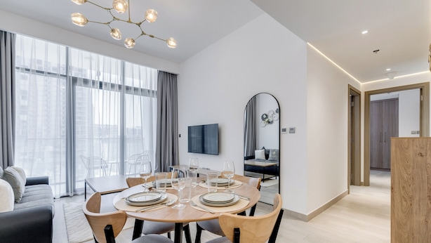 Apartemen Deluks, 2 kamar tidur, dapur, pemandangan kota | Ruang makan