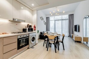 Deluxe Apartment, 2 Bedrooms, Kitchen, City View | Private kitchen