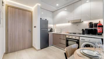 Deluxe Apartment, 2 Bedrooms, Kitchen, City View | Private kitchen