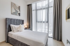 Deluxe Apartment, 2 Bedrooms, Kitchen, City View | Desk, iron/ironing board, free WiFi
