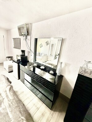 1 chambre, coffres-forts dans les chambres, draps fournis