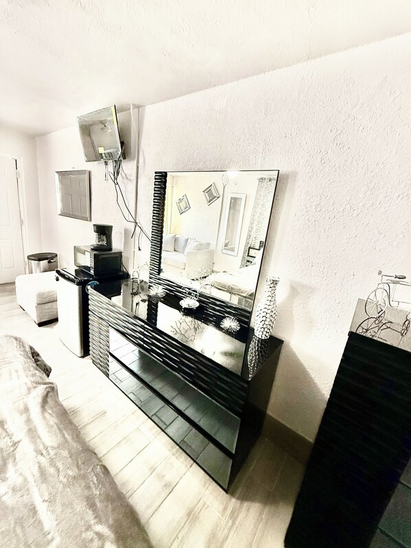 1 bedroom, in-room safe, bed sheets