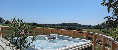 Bañera de hidromasaje al aire libre