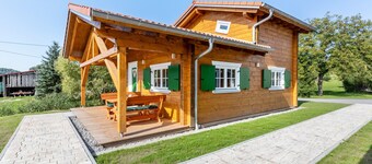 Chalet 'Wiesengrün' with Private Terrace and Wi-Fi