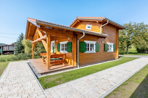 Chalet 'Wiesengrün' with Private Terrace and Wi-Fi