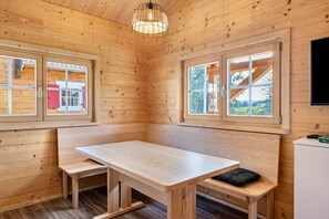 Dining - Chalet 'Wiesengrün' with Private Terrace and Wi-Fi (Stockach)