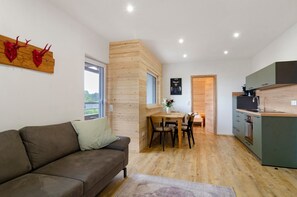 TV, ping pong - Apartment 'Morning Sun' with Shared Garden and Wi-Fi (Donaueschingen)