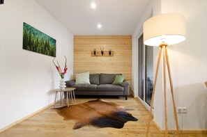 TV, mesa de pingue-pongue