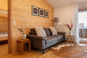 TV, ping pong - Apartment Weitblick with Shared Garden, Balcony and Wi-Fi (Donaueschingen)