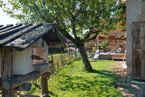 Property grounds - 'Holiday Apartment Weitblick' with Shared Garden, Balcony and Wi-Fi (Donaueschingen)