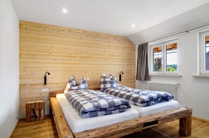 3 chambres, fer et planche à repasser, Wi-Fi, draps fournis