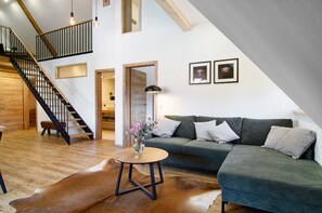 TV, ping pong - Apartment 'Loft' with Shared Garden and Wi-Fi (Donaueschingen)