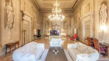 Royal-Suite, Stadtblick | Hochwertige Bettwaren, Daunenbettdecken, Minibar, Zimmersafe