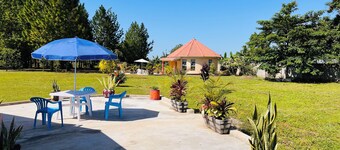 Alberto Gardens - One bedroom cottage in secure, private grounds & free parking