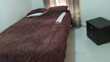 1 slaapkamer, een strijkplank/strijkijzer, beddengoed, rolstoeltoegang
