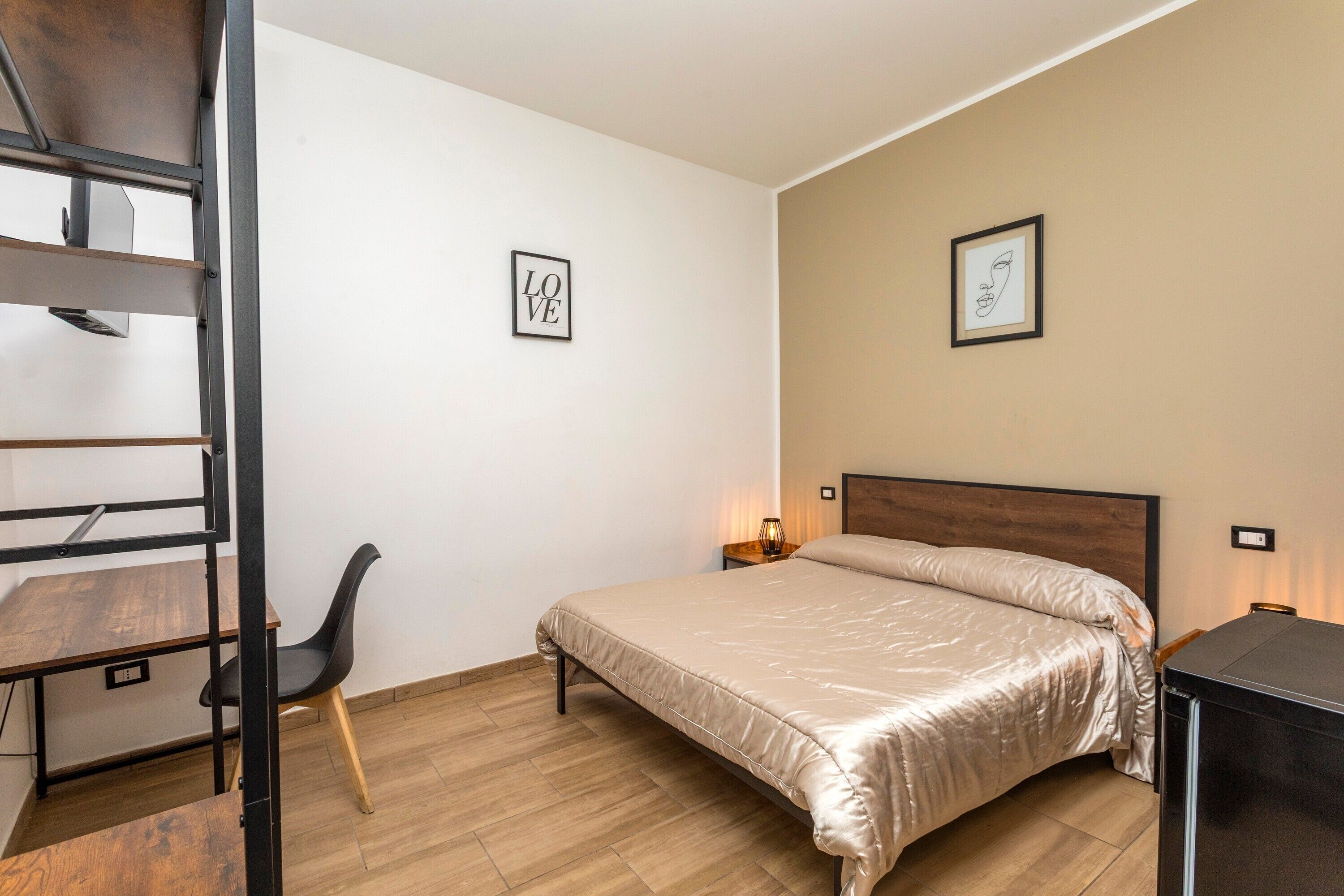 1 dormitorio, tabla de planchar con plancha, wifi y ropa de cama