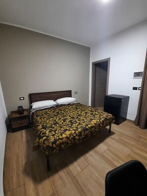 1 camera, ferro/asse da stiro, Wi-Fi, lenzuola