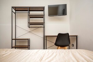 1 habitación, tabla de planchar con plancha, wifi y ropa de cama 