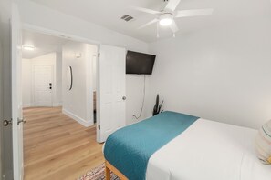3 chambres, fer et planche à repasser, Wi-Fi, draps fournis