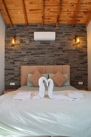 Kamer, uitzicht op bergen | Een bureau, een laptopwerkplek, gratis wifi