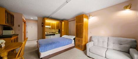 Escritorio, wifi gratis, ropa de cama