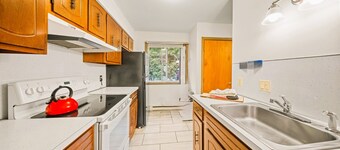 Forest-View 2BR Condo w/ Balcony, Fireplace & Access to Lodge Amenities