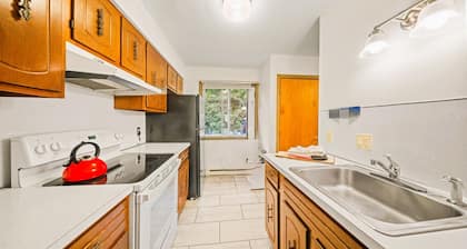 Forest-View 2BR Condo w/ Balcony, Fireplace & Access to Lodge Amenities