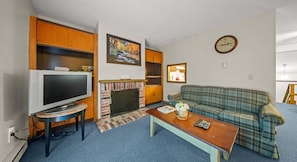 Fernseher, Kamin, DVD-Player, Tischtennisplatte